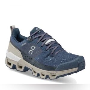 On Cloud Cloudwander Waterproof - Size 6